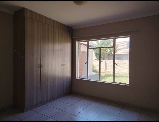 3 BEDROOM TOWNHOUSE FOR SALE IN WATERKLOOF AH
